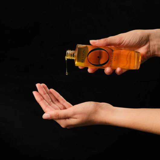Oro Fluido Argan Oil Hands