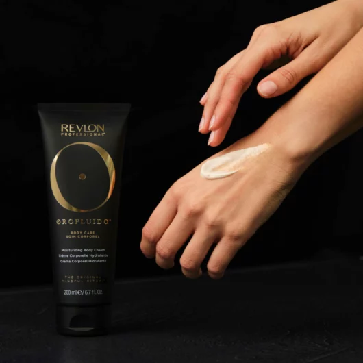 Oro Fluido Argan Oil Hands Texture