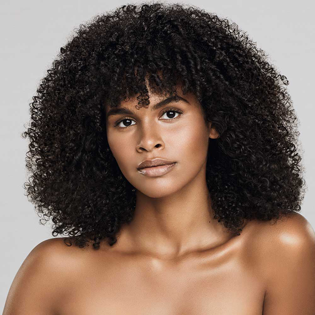 Model with Type 4 curls 